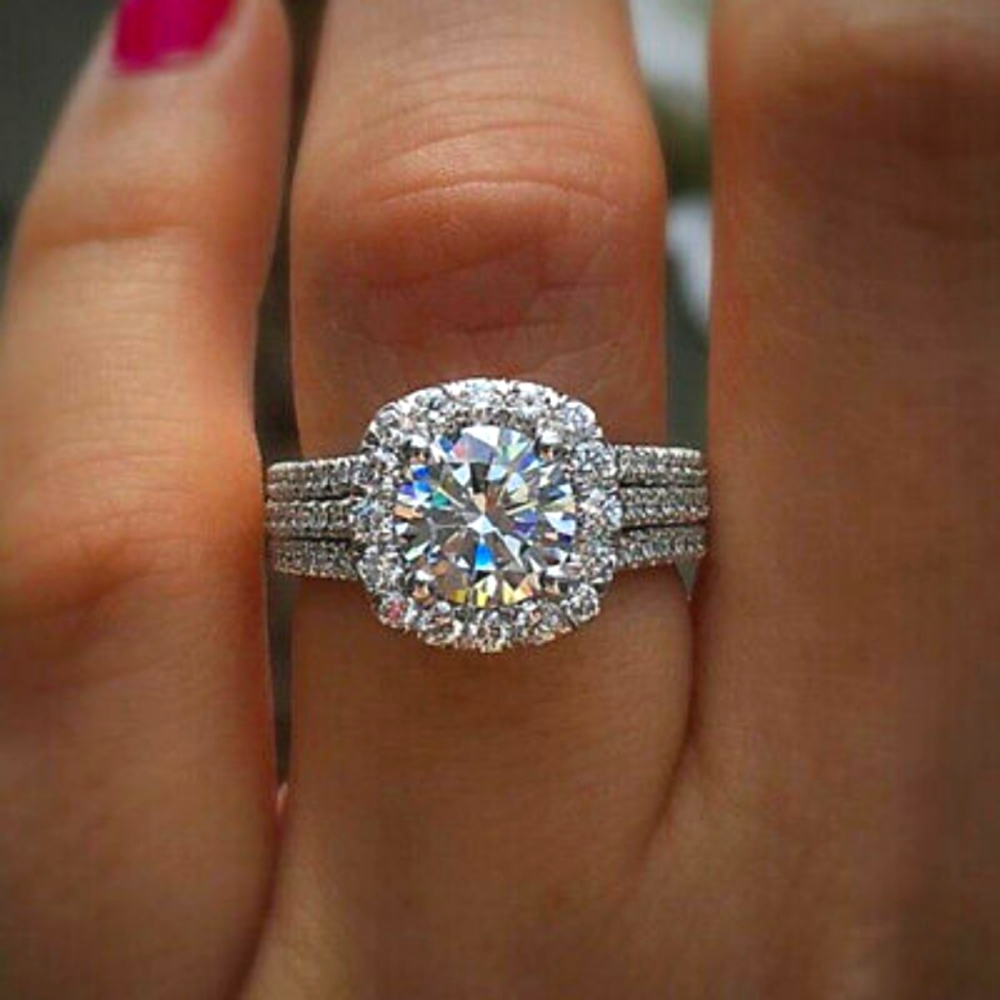 Gorgeous Sparkling Designer Round Diamond Ring